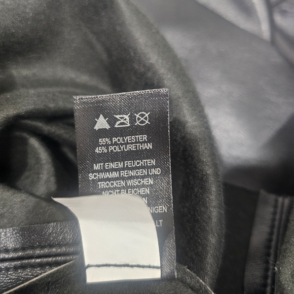 Pleather Pleated Round Neck Black Women's Top Size M - Picture 8 of 8